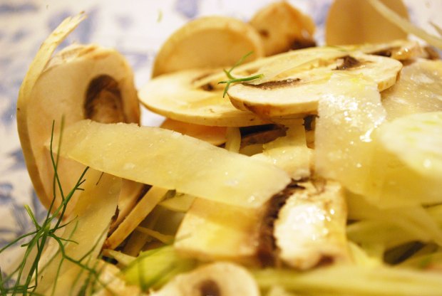 Shaved fennel and mushroom salad