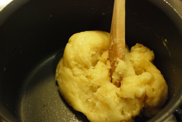 profiterole-dough-ball-stage